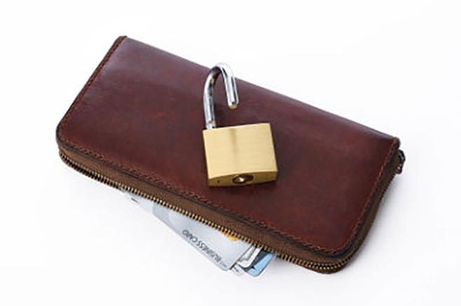 Банк ВТБ заблокировал счет