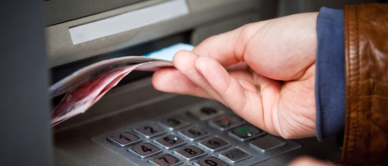 Съем наличных в банкомате ВТБ
